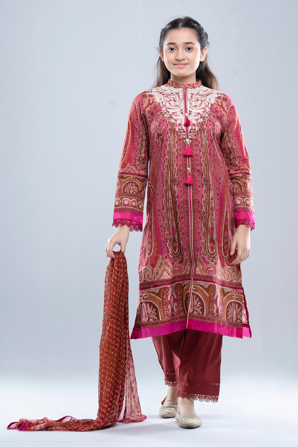 DSC04384_fb29ccb4-286b-46f3-b5ed-648851e572e3 Princess Lawn - Image 1